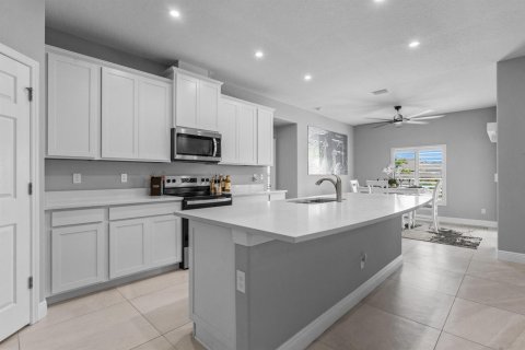 House in Vero Beach, Florida 4 bedrooms, 257.43 sq.m. № 2082779 - photo 24
