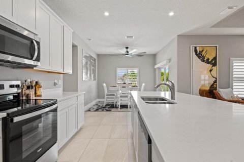 House in Vero Beach, Florida 4 bedrooms, 257.43 sq.m. № 2082779 - photo 25