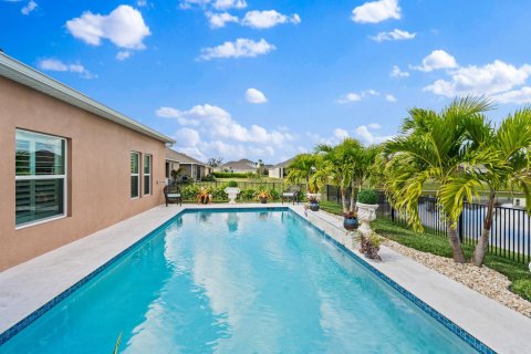 House in Vero Beach, Florida 4 bedrooms, 257.43 sq.m. № 2082779 - photo 4