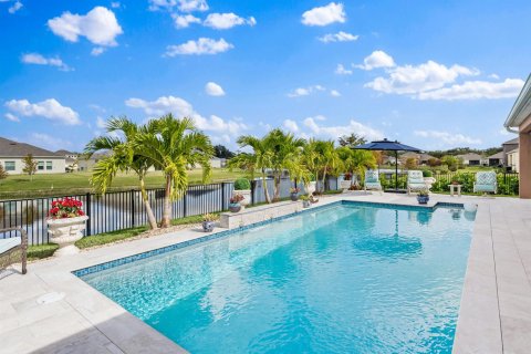 House in Vero Beach, Florida 4 bedrooms, 257.43 sq.m. № 2082779 - photo 5