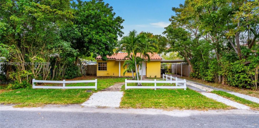 House in Fort Lauderdale, Florida 2 bedrooms, 86.12 sq.m. № 2048766