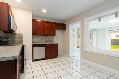 House in Fort Lauderdale, Florida 2 bedrooms, 86.12 sq.m. № 2048766 - photo 6