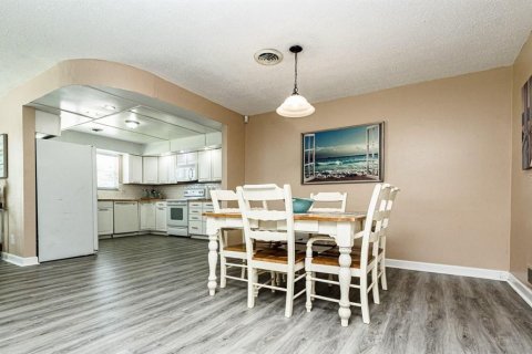 House in Ormond Beach, Florida 4 bedrooms, 154.31 sq.m. № 1550163 - photo 10