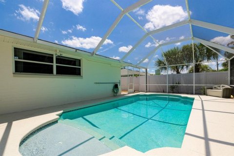 House in Ormond Beach, Florida 4 bedrooms, 154.31 sq.m. № 1550163 - photo 1