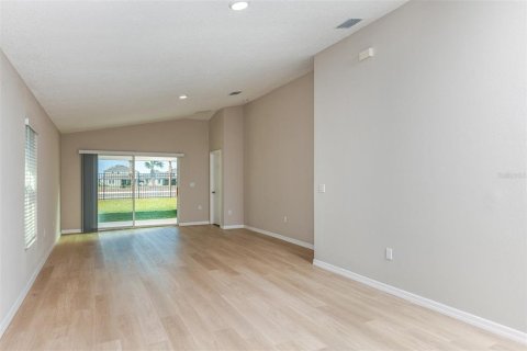 House in Winter Haven, Florida 3 bedrooms, 150.04 sq.m. № 1873476 - photo 13
