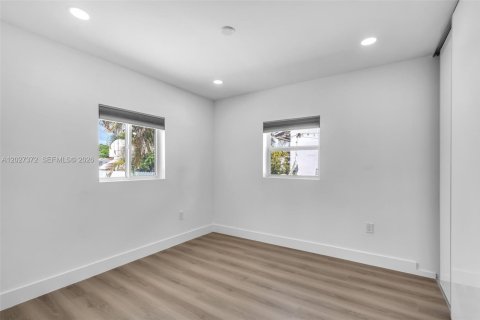Villa ou maison à louer à Miami, Floride: 2 chambres, 182.46 m2 № 2085617 - photo 11