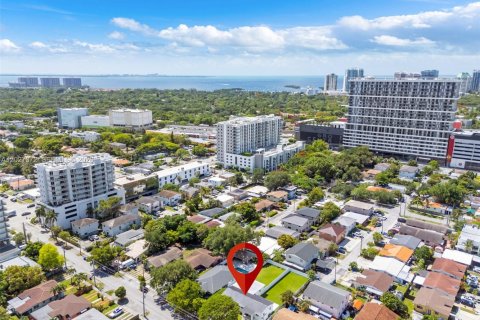 Villa ou maison à louer à Miami, Floride: 2 chambres, 182.46 m2 № 2085617 - photo 16