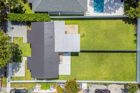 Villa ou maison à louer à Miami, Floride: 2 chambres, 182.46 m2 № 2085617 - photo 17