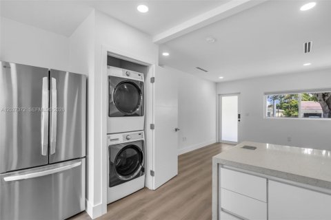 Villa ou maison à louer à Miami, Floride: 2 chambres, 182.46 m2 № 2085617 - photo 8