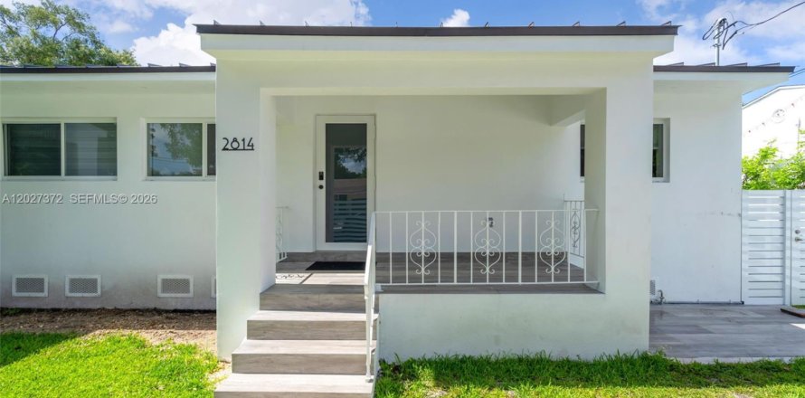 Villa ou maison à Miami, Floride 2 chambres, 182.46 m2 № 2085617