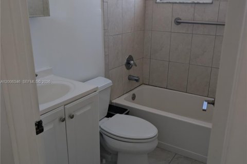 Купить кондоминиум в Холливуд, Флорида 1 спальня, 39.95м2, № 2075351 - фото 10
