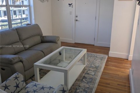 Купить кондоминиум в Холливуд, Флорида 1 спальня, 39.95м2, № 2075351 - фото 8