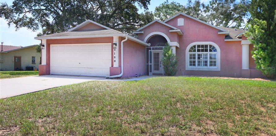 Villa ou maison à Spring Hill, Floride 3 chambres, 168.15 m2 № 2312848