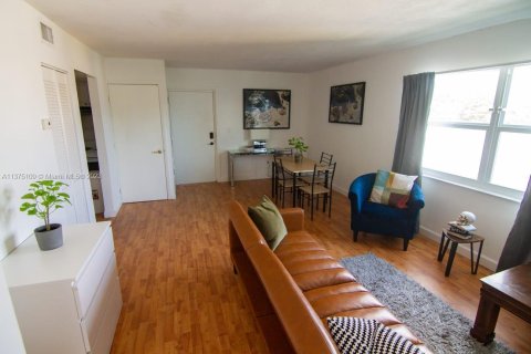 Appartement à louer à Miami Beach, Floride: 1 chambre, 51.1 m2 № 1807595 - photo 2