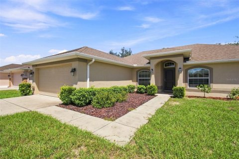 Villa ou maison à Brooksville, Floride 3 chambres, 172.61 m2 № 2347907