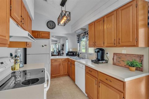 House in Winter Haven, Florida 2 bedrooms, 119.01 sq.m. № 1912222 - photo 13
