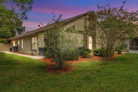 House in Winter Haven, Florida 2 bedrooms, 119.01 sq.m. № 1912222 - photo 2