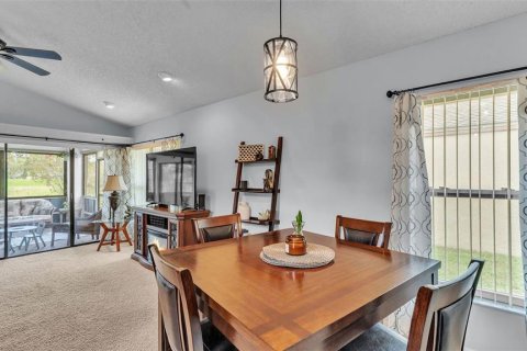 House in Winter Haven, Florida 2 bedrooms, 119.01 sq.m. № 1912222 - photo 8