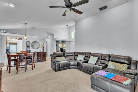House in Winter Haven, Florida 2 bedrooms, 119.01 sq.m. № 1912222 - photo 19