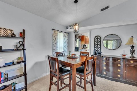 House in Winter Haven, Florida 2 bedrooms, 119.01 sq.m. № 1912222 - photo 9