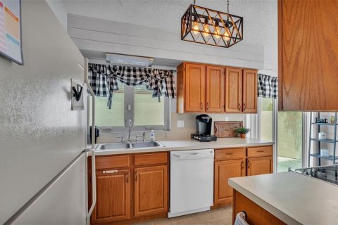House in Winter Haven, Florida 2 bedrooms, 119.01 sq.m. № 1912222 - photo 11