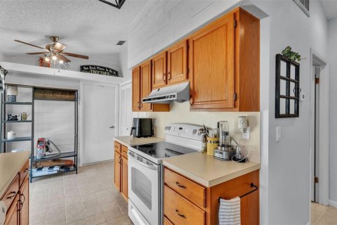 House in Winter Haven, Florida 2 bedrooms, 119.01 sq.m. № 1912222 - photo 12
