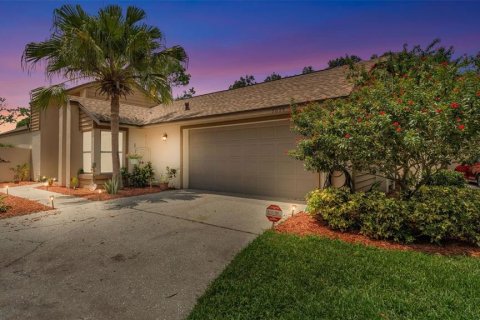 House in Winter Haven, Florida 2 bedrooms, 119.01 sq.m. № 1912222 - photo 1