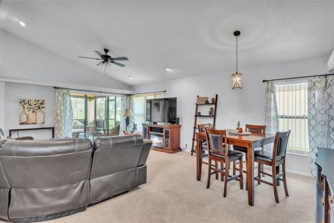 House in Winter Haven, Florida 2 bedrooms, 119.01 sq.m. № 1912222 - photo 7