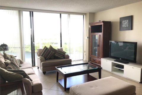 Copropriété à louer à Aventura, Floride: 2 chambres, 95.97 m2 № 2061911 - photo 6