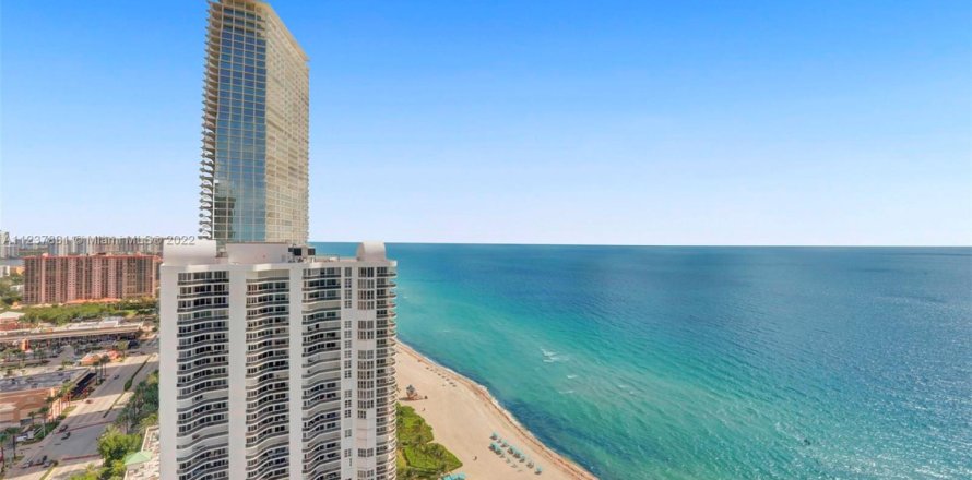 Condo in Sunny Isles Beach, Florida, 1 bedroom № 1896103