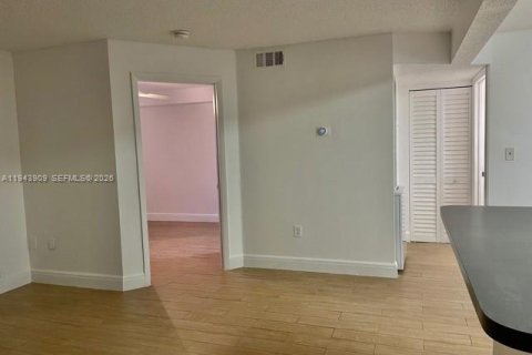 Купить кондоминиум в Пемброк-Пайнс, Флорида 1 спальня, 68.65м2, № 2001011 - фото 4