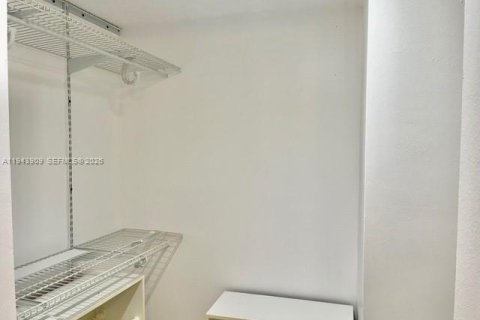 Купить кондоминиум в Пемброк-Пайнс, Флорида 1 спальня, 68.65м2, № 2001011 - фото 9