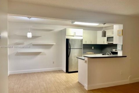 Купить кондоминиум в Пемброк-Пайнс, Флорида 1 спальня, 68.65м2, № 2001011 - фото 30