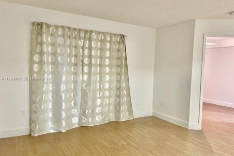 Купить кондоминиум в Пемброк-Пайнс, Флорида 1 спальня, 68.65м2, № 2001011 - фото 6