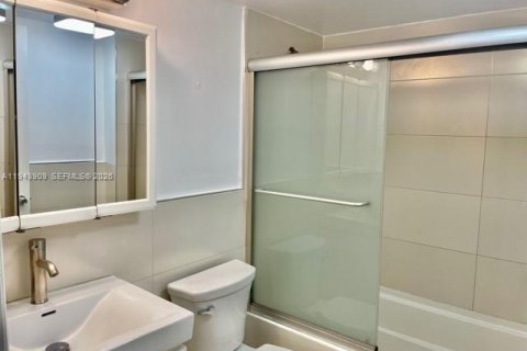 Купить кондоминиум в Пемброк-Пайнс, Флорида 1 спальня, 68.65м2, № 2001011 - фото 16