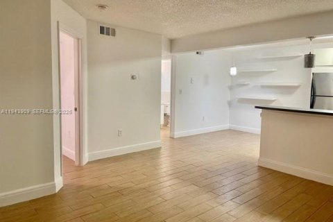 Купить кондоминиум в Пемброк-Пайнс, Флорида 1 спальня, 68.65м2, № 2001011 - фото 27