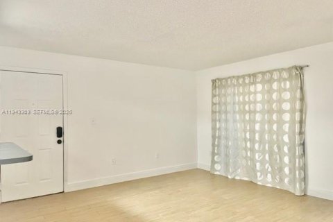 Купить кондоминиум в Пемброк-Пайнс, Флорида 1 спальня, 68.65м2, № 2001011 - фото 5