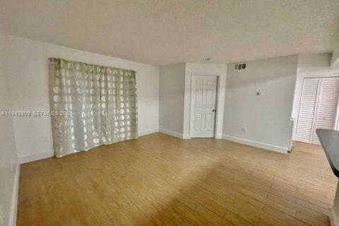 Купить кондоминиум в Пемброк-Пайнс, Флорида 1 спальня, 68.65м2, № 2001011 - фото 20