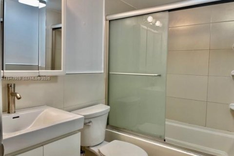 Купить кондоминиум в Пемброк-Пайнс, Флорида 1 спальня, 68.65м2, № 2001011 - фото 17