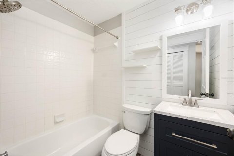 House in Sarasota, Florida 3 bedrooms, 179.58 sq.m. № 1873472 - photo 29