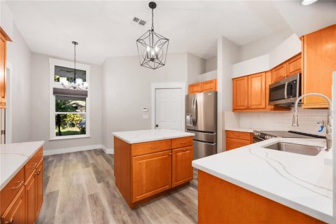House in Sarasota, Florida 3 bedrooms, 179.58 sq.m. № 1873472 - photo 12