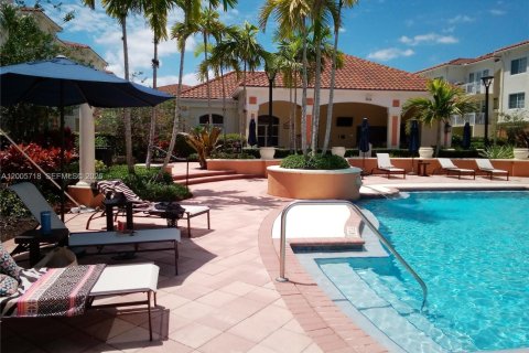 Condominio en venta en West Palm Beach, Florida, 2 dormitorios, 106 m2 № 2170657 - foto 2