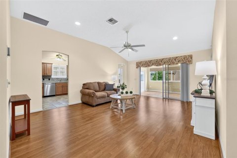 House in The Villages, Florida 3 bedrooms, 162.21 sq.m. № 2413509 - photo 5