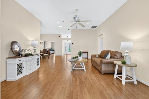 House in The Villages, Florida 3 bedrooms, 162.21 sq.m. № 2413509 - photo 6