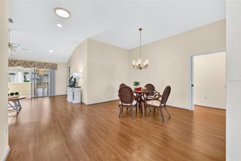 House in The Villages, Florida 3 bedrooms, 162.21 sq.m. № 2413509 - photo 4