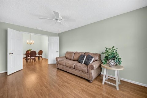 House in The Villages, Florida 3 bedrooms, 162.21 sq.m. № 2413509 - photo 13