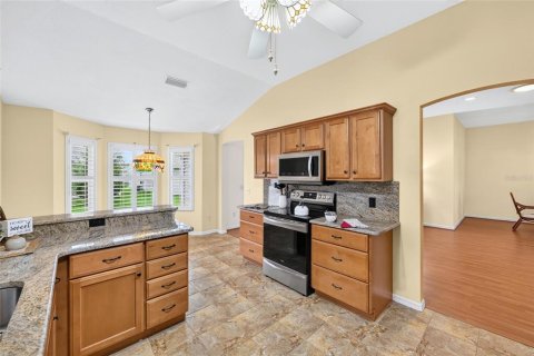 House in The Villages, Florida 3 bedrooms, 162.21 sq.m. № 2413509 - photo 9