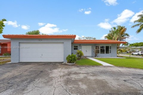 Дом в Холливуд, Флорида 3 спальни, 173.82м2 № 2060272