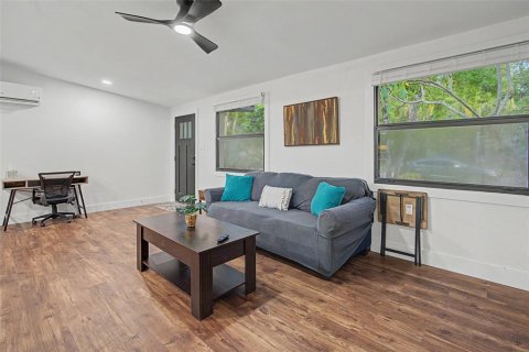 House in Largo, Florida 2 bedrooms, 82.5 sq.m. № 2391293 - photo 5