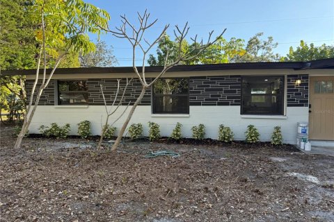 House in Largo, Florida 2 bedrooms, 82.5 sq.m. № 2391293 - photo 3